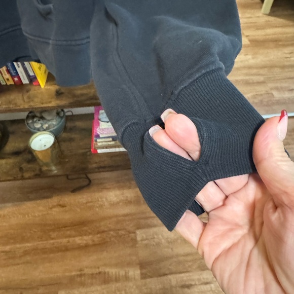 lululemon athletica Black cropped sweatshirt - Picture 6 of 7